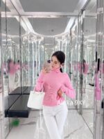prada  2024SS AutumnWinter New Collection Heavy duty High Proportion Cashmere Fabric   High neck pink button down wool sweater for women - Image 22