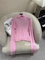 prada  2024SS AutumnWinter New Collection Heavy duty High Proportion Cashmere Fabric   High neck pink button down wool sweater for women - Image 25