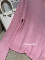 prada  2024SS AutumnWinter New Collection Heavy duty High Proportion Cashmere Fabric   High neck pink button down wool sweater for women - Image 28