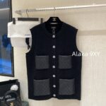 Chanel delivers original dust bag  2024a AutumnWinter New Collection  Women's Cashmere Vest with Genuine Leather Mouth to Gemstone Buckle. Bai Fumei temperament style