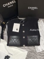 Chanel delivers original dust bag  2024a AutumnWinter New Collection  Women's Cashmere Vest with Genuine Leather Mouth to Gemstone Buckle. Bai Fumei temperament style - Image 6