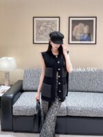 Chanel delivers original dust bag  2024a AutumnWinter New Collection  Women's Cashmere Vest with Genuine Leather Mouth to Gemstone Buckle. Bai Fumei temperament style - Image 8