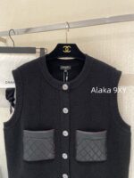 Chanel delivers original dust bag  2024a AutumnWinter New Collection  Women's Cashmere Vest with Genuine Leather Mouth to Gemstone Buckle. Bai Fumei temperament style - Image 18