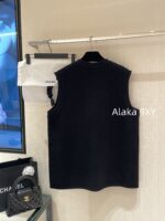 Chanel delivers original dust bag  2024a AutumnWinter New Collection  Women's Cashmere Vest with Genuine Leather Mouth to Gemstone Buckle. Bai Fumei temperament style - Image 20