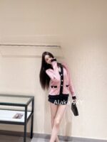 chanel   2024K AutumnWinter New Collection Customized Button Vneck Wool Pocket Color blocked Knitted Jacket for Women. Gentle and elegant - Image 6