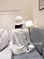 DIOR   D  2024 Early Autumn New Collection _ Heavy Industry Gold Thread Five pointed Star Jacquard Logo Hooded Cashmere SweaterWhite Rich Beauty Elegant Style - Image 20