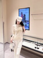 DIOR   D  2024 Early Autumn New Collection _ Heavy Industry Gold Thread Five pointed Star Jacquard Logo Hooded Cashmere SweaterWhite Rich Beauty Elegant Style - Image 21
