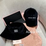 Miumiu gift box packaging/autumn versatile new item24ss heavyduty imported silk velvet material letter logo baseball cap