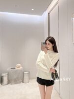 DIOR   24ss Early Autumn New Collection  Butterfly Letter Jacquard Round Neck, Gold Thread Embroidered Logo, Wool Knitted Sweater Available in Black and White - Image 30