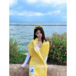 BURBERRY "Early Autumn Outfit for High School Ladies"  The new wool plaid hooded shawl scarf for autumn and winter 24 is hereDopamine colored scarf is available for selection - Image 3