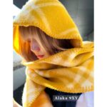 BURBERRY "Early Autumn Outfit for High School Ladies"  The new wool plaid hooded shawl scarf for autumn and winter 24 is hereDopamine colored scarf is available for selection - Image 5