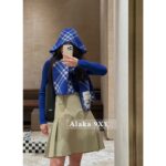BURBERRY "Early Autumn Outfit for High School Ladies"  The new wool plaid hooded shawl scarf for autumn and winter 24 is hereDopamine colored scarf is available for selection - Image 13