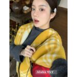 BURBERRY "Early Autumn Outfit for High School Ladies"  The new wool plaid hooded shawl scarf for autumn and winter 24 is hereDopamine colored scarf is available for selection - Image 14