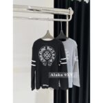 Chrome hearts musthave for trendy girls, early autumn new collectionKluo  The 2024 round neck color blocked printed 33 letter logo jersey is here. Two color selection of imported pure cotton - Image 3