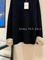 VALENTINO  Elegant and Generous Girl Group Sweater V   2024SS early spring new collection 100 wool series cuffs handmade threedimensional camellia flowers - Image 7