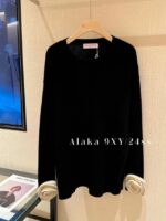 VALENTINO  Elegant and Generous Girl Group Sweater V   2024SS early spring new collection 100 wool series cuffs handmade threedimensional camellia flowers - Image 12