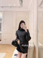 Miumiu's "American Spicy Girl Casual Dressing " 24 Autumn/Winter New Collection Grey High Collar Back Letter Logo Wool Hooded Sweater for Women. - Image 6