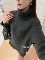 Miumiu's "American Spicy Girl Casual Dressing " 24 Autumn/Winter New Collection Grey High Collar Back Letter Logo Wool Hooded Sweater for Women. - Image 7
