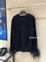 PRADA's "Noble Gold Feeling" 24 Autumn/Winter New Collection  Heavy industry doublelayer ostrich fur cuffs 100 cashmere knitted cardigan women's lazy and versatile temperament top