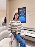 Celine24 Early Autumn New Collection  Navy Style Black and White Geometric Striped Coat with Metal Buckle Round Neck Pair Craft Loose Suit Coat. - Image 5