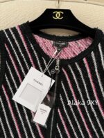 Chanel is incredibly beautiful  New Collection for Autumn/Winter Season 24: Colorful Yarn, Twill Wool, Knitted Jacquard, Round Neck, Sleeveless Zipper style Vest Coat/Dress