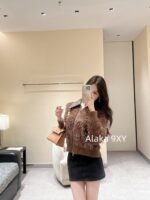 chanel   2024 Autumn/Winter New CollectionWhite Rich Beauty Dress Up Leather Zipper Collar Long Hair Hoodie Leather Sweater Metal Logo Brooch for Women - Image 4