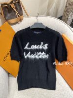 LOUIS VUITTON Haute SensationMust Buy White Rich Beauty   2024 autumn and winter new high proportion cashmere mohair long hair blended letter logo knitted short sleeved Tshirt sweater for women. - Image 3