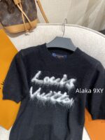 LOUIS VUITTON Haute SensationMust Buy White Rich Beauty   2024 autumn and winter new high proportion cashmere mohair long hair blended letter logo knitted short sleeved Tshirt sweater for women. - Image 4