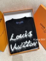 LOUIS VUITTON Haute SensationMust Buy White Rich Beauty   2024 autumn and winter new high proportion cashmere mohair long hair blended letter logo knitted short sleeved Tshirt sweater for women. - Image 8
