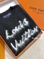 LOUIS VUITTON Haute SensationMust Buy White Rich Beauty   2024 autumn and winter new high proportion cashmere mohair long hair blended letter logo knitted short sleeved Tshirt sweater for women. - Image 9