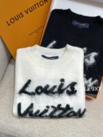 LOUIS VUITTON Haute SensationMust Buy White Rich Beauty   2024 autumn and winter new high proportion cashmere mohair long hair blended letter logo knitted short sleeved Tshirt sweater for women. - Image 10