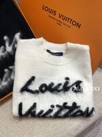 LOUIS VUITTON Haute SensationMust Buy White Rich Beauty   2024 autumn and winter new high proportion cashmere mohair long hair blended letter logo knitted short sleeved Tshirt sweater for women. - Image 12