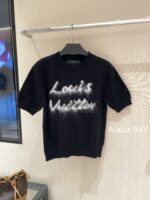 LOUIS VUITTON Haute SensationMust Buy White Rich Beauty   2024 autumn and winter new high proportion cashmere mohair long hair blended letter logo knitted short sleeved Tshirt sweater for women. - Image 13
