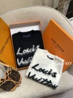 LOUIS VUITTON Haute SensationMust Buy White Rich Beauty   2024 autumn and winter new high proportion cashmere mohair long hair blended letter logo knitted short sleeved Tshirt sweater for women. - Image 14