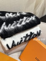 LOUIS VUITTON Haute SensationMust Buy White Rich Beauty   2024 autumn and winter new high proportion cashmere mohair long hair blended letter logo knitted short sleeved Tshirt sweater for women. - Image 15