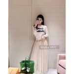 LOUIS VUITTON Haute SensationMust Buy White Rich Beauty   2024 autumn and winter new high proportion cashmere mohair long hair blended letter logo knitted short sleeved Tshirt sweater for women. - Image 18