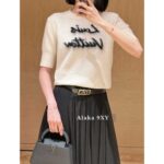 LOUIS VUITTON Haute SensationMust Buy White Rich Beauty   2024 autumn and winter new high proportion cashmere mohair long hair blended letter logo knitted short sleeved Tshirt sweater for women. - Image 21