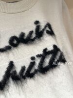 LOUIS VUITTON Haute SensationMust Buy White Rich Beauty   2024 autumn and winter new high proportion cashmere mohair long hair blended letter logo knitted short sleeved Tshirt sweater for women. - Image 23