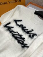 LOUIS VUITTON Haute SensationMust Buy White Rich Beauty   2024 autumn and winter new high proportion cashmere mohair long hair blended letter logo knitted short sleeved Tshirt sweater for women. - Image 26
