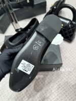 CHANEL  24A Autumn/Winter New Collection ShowDiamond Logo Color blocked Mary Jane Single Shoes for Women. - Image 4