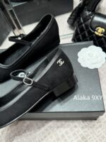 CHANEL  24A Autumn/Winter New Collection ShowDiamond Logo Color blocked Mary Jane Single Shoes for Women. - Image 5