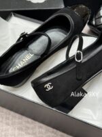 CHANEL  24A Autumn/Winter New Collection ShowDiamond Logo Color blocked Mary Jane Single Shoes for Women. - Image 9
