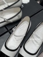 CHANEL  24A Autumn/Winter New Collection ShowDiamond Logo Color blocked Mary Jane Single Shoes for Women. - Image 17