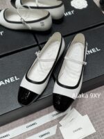 CHANEL  24A Autumn/Winter New Collection ShowDiamond Logo Color blocked Mary Jane Single Shoes for Women.