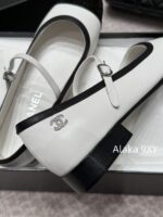 CHANEL  24A Autumn/Winter New Collection ShowDiamond Logo Color blocked Mary Jane Single Shoes for Women. - Image 26
