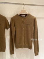 miumiu  New color scheme for autumn and winter 24Classic letter logo, retro age reducing college style outfit, 100 cashmere fabric, knitted cardigan, long sleeved - Image 24