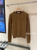 miumiu  New color scheme for autumn and winter 24Classic letter logo, retro age reducing college style outfit, 100 cashmere fabric, knitted cardigan, long sleeved - Image 25