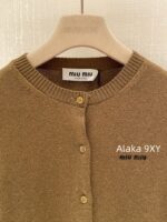 miumiu  New color scheme for autumn and winter 24Classic letter logo, retro age reducing college style outfit, 100 cashmere fabric, knitted cardigan, long sleeved - Image 26