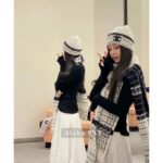CHANEL  24k Autumn/Winter New Collection/Imported Coarse Felt Weaving  Classic logo of cashmere fabric, cold hat, knitted hat, cashmere scarf   scarf - Image 14