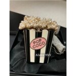 CHANEL's new model is extremely difficult to buy, same as Jennie's  24 Collector Series Heavy duty Pearl Box Resin Chain  Package/Banquet Package. Gift box packaging - Image 4